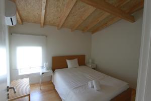 سرير أو أسرّة في غرفة في Oporto City Cottage