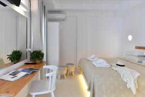 Postel nebo postele na pokoji v ubytování Ammos Luxury Rooms & Home