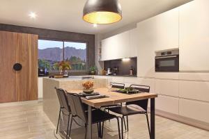 Η κουζίνα ή μικρή κουζίνα στο Rainbow Residence