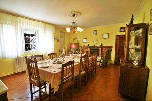 En restaurant eller et spisested på Casa do Relojero