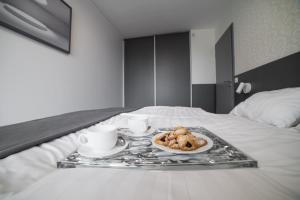 A bed or beds in a room at PR1MO Apartmanok