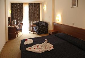 Giường trong phòng chung tại Hotel Yunona - All Inclusive