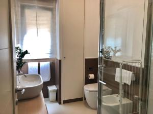 A bathroom at Visconti apartment.