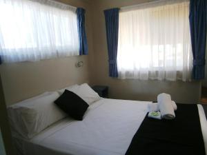 Postel nebo postele na pokoji v ubytování Woolgoolga Beach Holiday Park