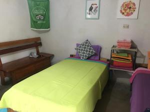 Ayahuaska Backpackers House - Casa Completa en alquiler tesisinde bir odada yatak veya yataklar