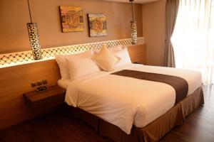 Ein Bett oder Betten in einem Zimmer der Unterkunft Ramada by Wyndham Bali Sunset Road Kuta