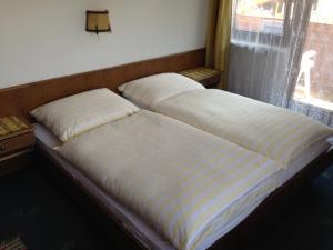 Кровать или кровати в номере Haus Tenk
