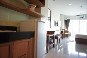 a kitchen and dining room with a table and chairs at D Apartment in Pattaya
