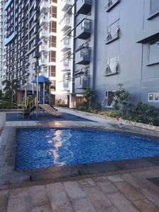 Πισίνα στο ή κοντά στο Cubao ManhattanHeights Unit 7EF Tower B, 1BR