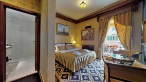 Voodi või voodid majutusasutuse Historic Boutique Hotel Cattaro toas
