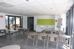 Restaurant o un lloc per menjar a ibis budget Langres