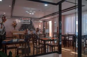 Restoran atau tempat lain untuk makan di Adams View Hotel