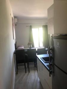 Kuchyňa alebo kuchynka v ubytovaní apartmani mihaljević
