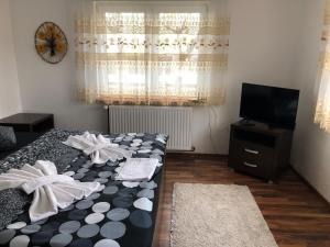 a bedroom with a bed and a flat screen tv at Casa Maria in Bran