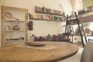 The library in Az apartmant