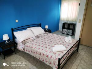 A bed or beds in a room at Apartments Onar