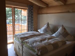 Postel nebo postele na pokoji v ubytování Chalet Karin