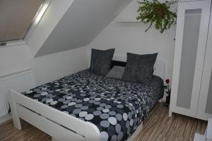 מיטה או מיטות בחדר ב-Ubytování Pod Cimburkem
