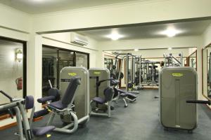 Fitness centrum a/nebo fitness zařízení v ubytování Sea Cliff Resort & Spa