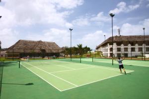 Tenis a/nebo squash v ubytování Sea Cliff Resort & Spa nebo okolí