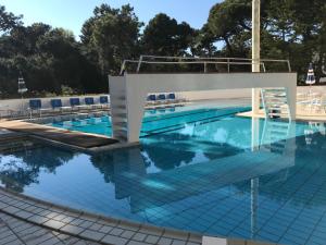Bazén v ubytování G&D Hotel Deanna Pool&Brunch nebo v jeho okolí
