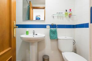 Kúpeľňa v ubytovaní Studios Nerja Center D + 24 fotografií