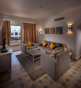 A seating area at Mazar Resort & Spa By Kemet