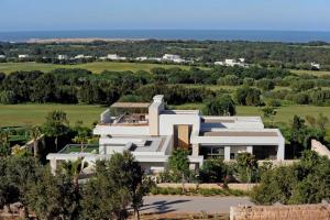 una vista aérea de una casa blanca en Villa L'Oiseau Bleu, en Essaouira