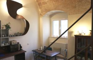a dining room with a table and a window at Milleunastella in Montescaglioso