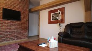 TV a/nebo společenská místnost v ubytování Enjoy Inn