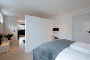Un pat sau paturi într-o cameră la Longhouse Studio Zandvoort