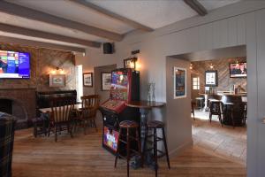 Ο χώρος του lounge ή του μπαρ στο Ardencaple Hotel by Greene King Inns