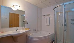 A bathroom at Sol Nessebar Palace All Inclusive