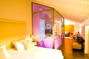 Active Hotel tesisinde bir odada yatak veya yataklar