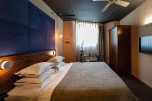 
A bed or beds in a room at Port and Blue TLV Boutique Suites
