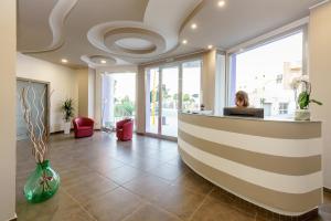 Lobby alebo recepcia v ubytovaní Travini Hotel Residence + 37 fotografií