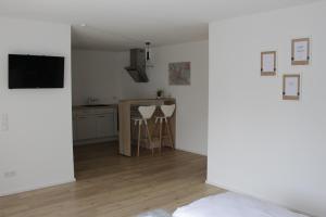 a room with a kitchen and a living room at Appartment Moltke in Herbolzheim