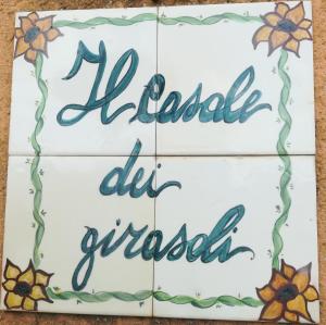 a sign that reads hellohihi delhi at "IL CASALE DEI GIRASOLI" Country House in Capalbio in Capalbio