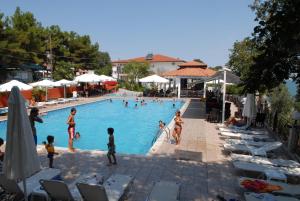 Gallery image of Hotel Camping Agiannis in Makrýgialos +16 photos