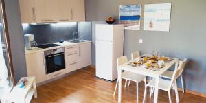 A kitchen or kitchenette at Pamela's house "private pool and spa"