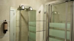 a glass shower with a glass door in a bathroom at Pensión Casa Douro in Santiago de Compostela
