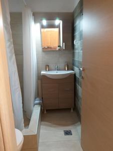 Ein Badezimmer in der Unterkunft Nostos Apartments