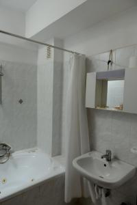 Koupelna v ubytování Melissa II Hotel