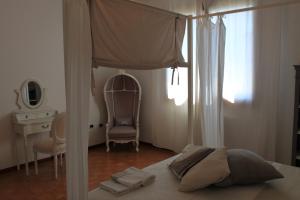a bedroom with a bed with a dresser and a mirror at casa vacanza Pina in San Trovaso