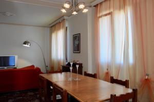 a dining room with a wooden table and a television at casa vacanza Pina in San Trovaso