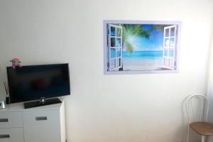 TV a/nebo společenská místnost v ubytování Cozy Blue Room Prešov