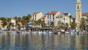 Afbeelding uit fotogalerij van Les Pucines T2 bas de villa in Six-Fours-les-Plages