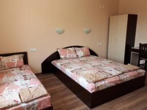 Кровать или кровати в номере Vyara Holiday Home