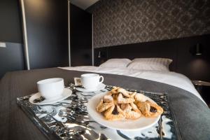 A bed or beds in a room at PR1MO Apartmanok