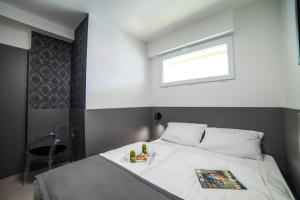 A bed or beds in a room at PR1MO Apartmanok